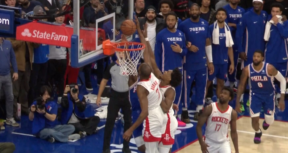 半岛体育下载-比赛的一部分！回顾杜兰特经历过的漏判：勇不出界成名梗